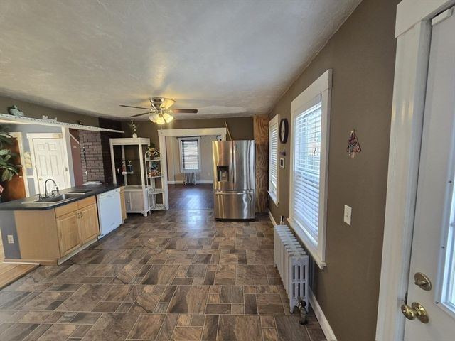 14 Chestnut Ave 2, Auburn, MA 01501