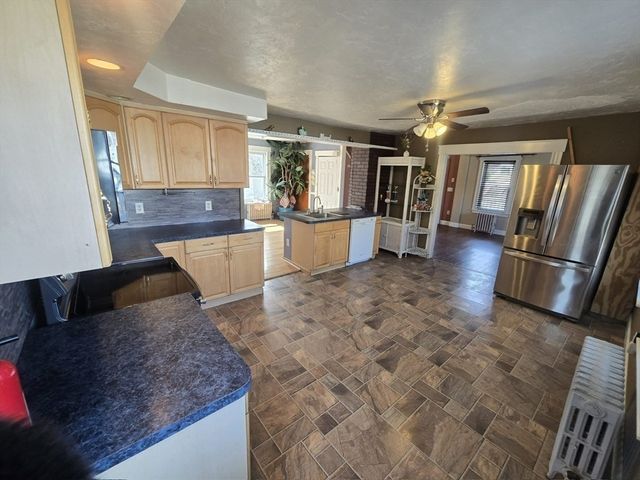 14 Chestnut Ave 2, Auburn, MA 01501