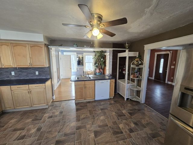 14 Chestnut Ave 2, Auburn, MA 01501