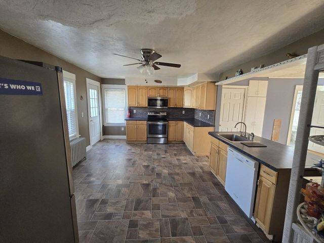 14 Chestnut Ave 2, Auburn, MA 01501