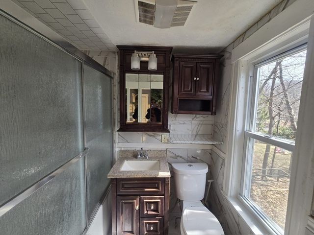 14 Chestnut Ave 2, Auburn, MA 01501
