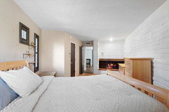 36 Sandia Heights Drive NE, Albuquerque, NM 87122