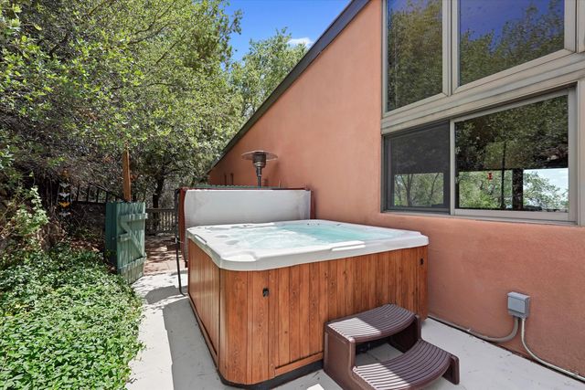 36 Sandia Heights Drive NE, Albuquerque, NM 87122