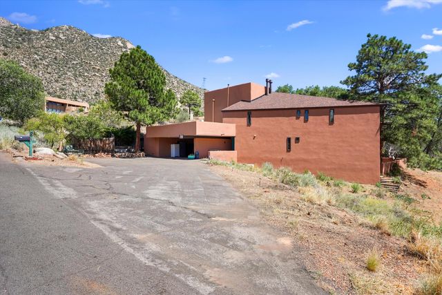 36 Sandia Heights Drive NE, Albuquerque, NM 87122