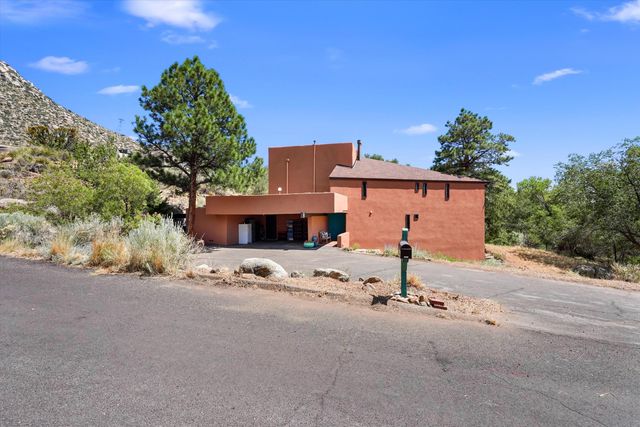 36 Sandia Heights Drive NE, Albuquerque, NM 87122
