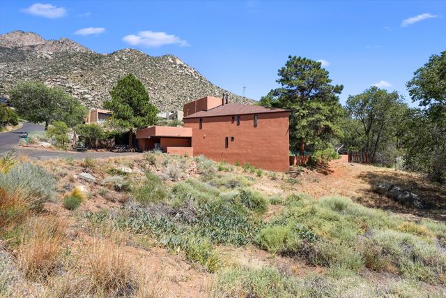 36 Sandia Heights Drive NE, Albuquerque, NM 87122