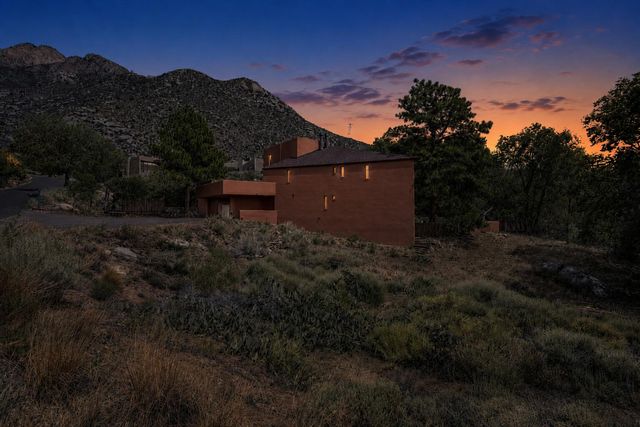 36 Sandia Heights Drive NE, Albuquerque, NM 87122