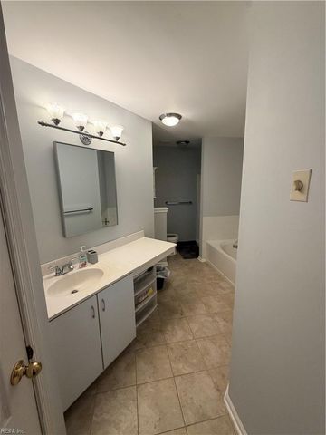 807 Oak Springs CT, Newport News, VA 23602
