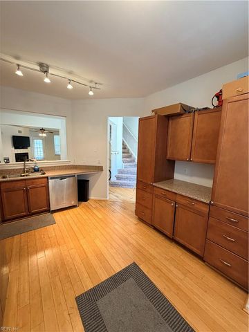 807 Oak Springs CT, Newport News, VA 23602