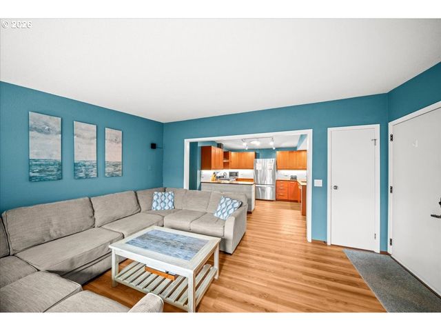 1658 S EDGEWOOD St, Seaside, OR 97138