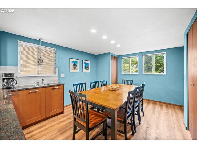 1658 S EDGEWOOD St, Seaside, OR 97138