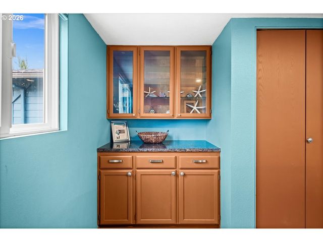 1658 S EDGEWOOD St, Seaside, OR 97138