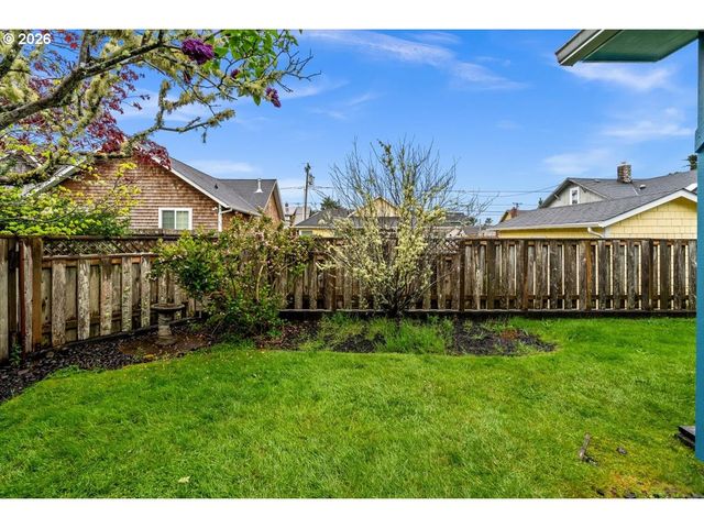 1658 S EDGEWOOD St, Seaside, OR 97138