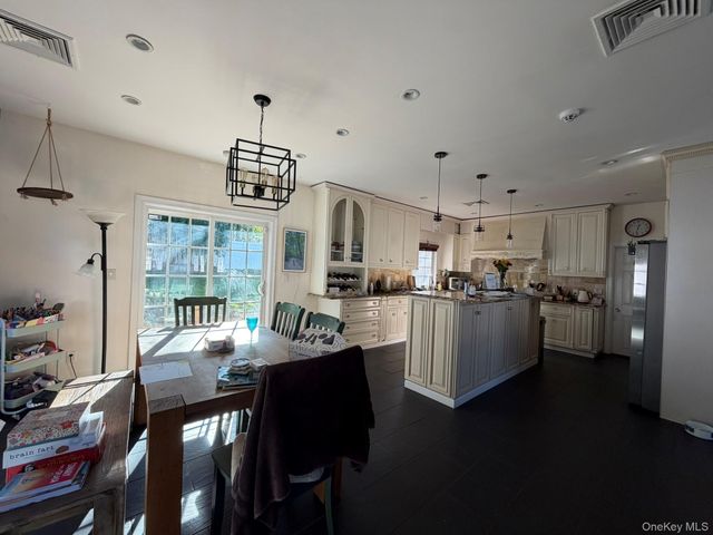 23 Arizona Avenue, Syosset, NY 11791