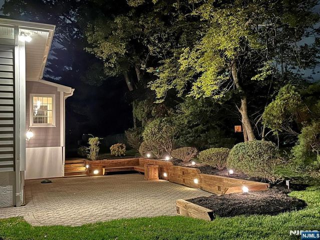 800 Glenside Court, Oradell, NJ 07649