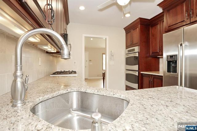 800 Glenside Court, Oradell, NJ 07649