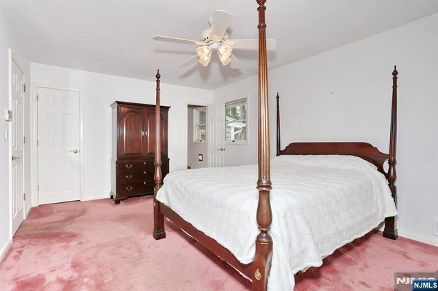800 Glenside Court, Oradell, NJ 07649