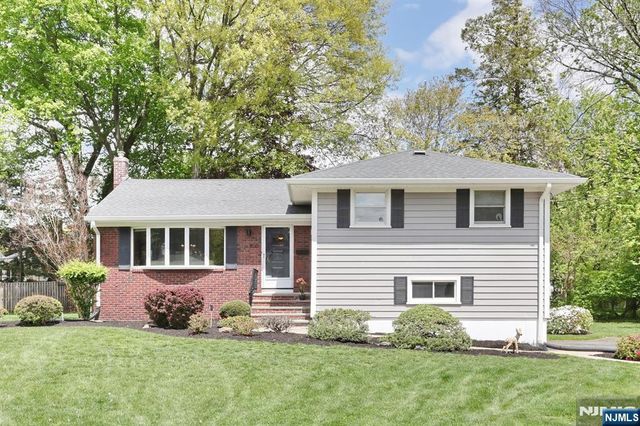 800 Glenside Court, Oradell, NJ 07649