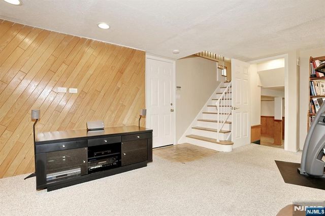 800 Glenside Court, Oradell, NJ 07649