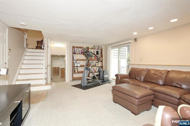 800 Glenside Court, Oradell, NJ 07649
