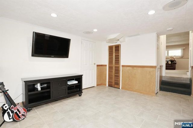 800 Glenside Court, Oradell, NJ 07649