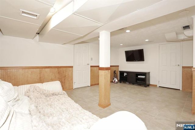800 Glenside Court, Oradell, NJ 07649