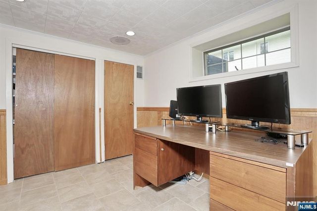 800 Glenside Court, Oradell, NJ 07649