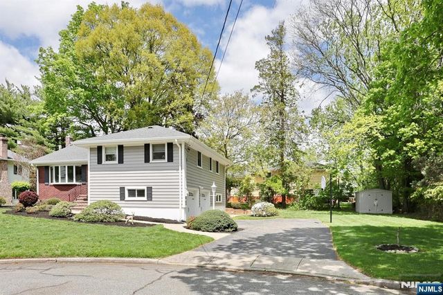 800 Glenside Court, Oradell, NJ 07649