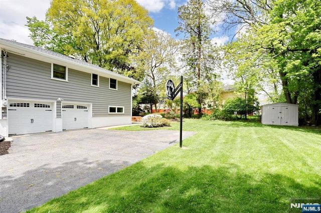 800 Glenside Court, Oradell, NJ 07649