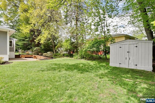 800 Glenside Court, Oradell, NJ 07649