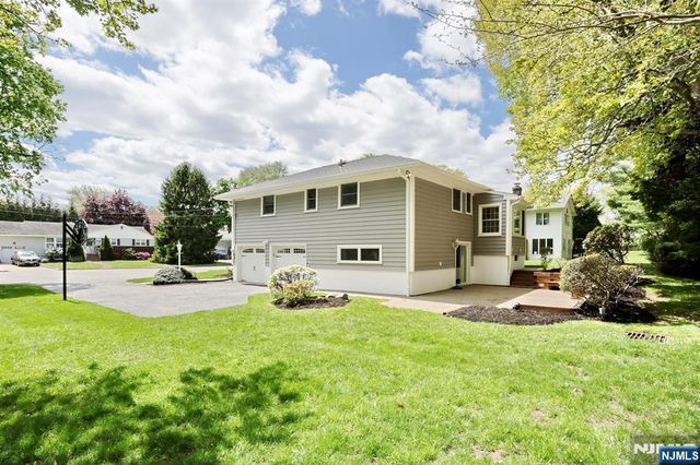 800 Glenside Court, Oradell, NJ 07649