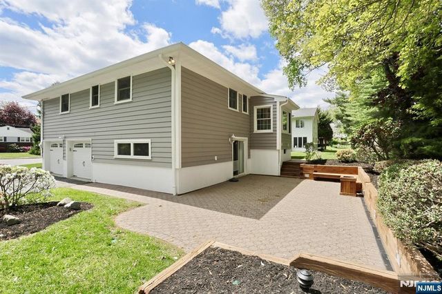 800 Glenside Court, Oradell, NJ 07649