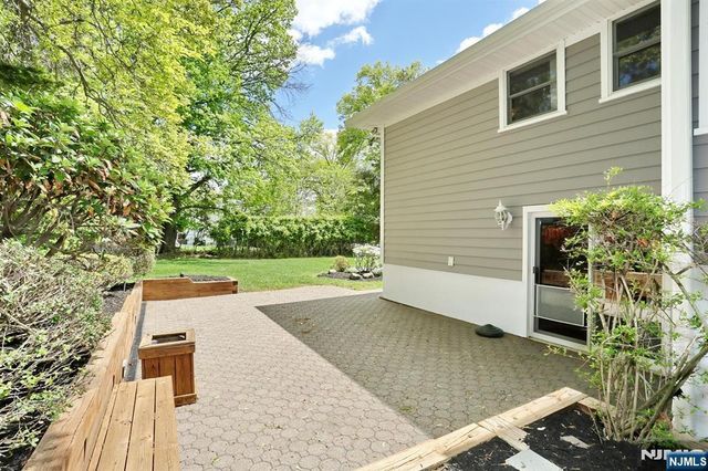 800 Glenside Court, Oradell, NJ 07649