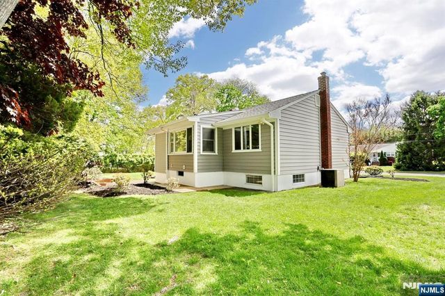 800 Glenside Court, Oradell, NJ 07649