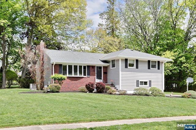 800 Glenside Court, Oradell, NJ 07649