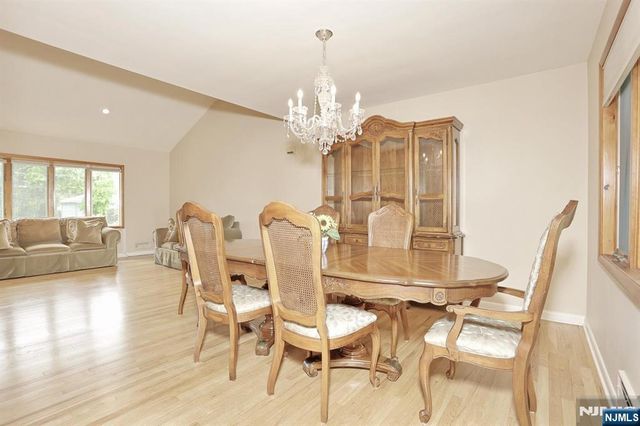 800 Glenside Court, Oradell, NJ 07649