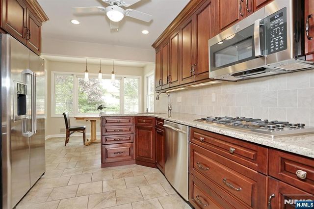 800 Glenside Court, Oradell, NJ 07649
