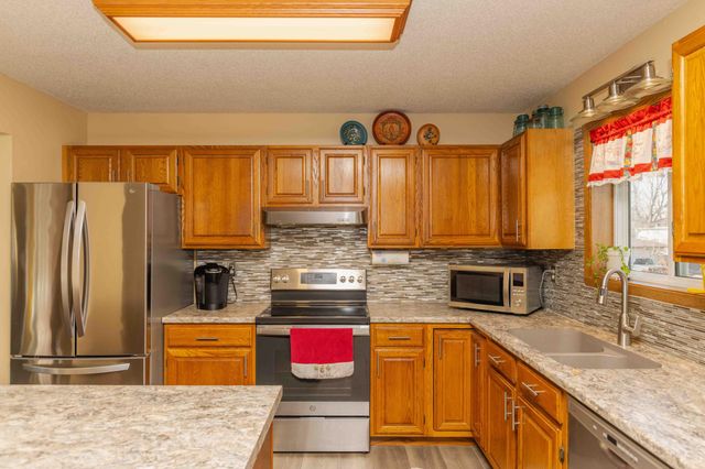 1625 35th Avenue S, Fargo, ND 58104