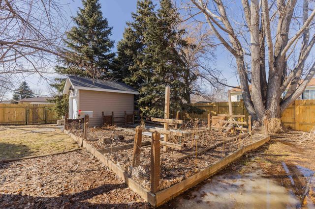 1625 35th Avenue S, Fargo, ND 58104