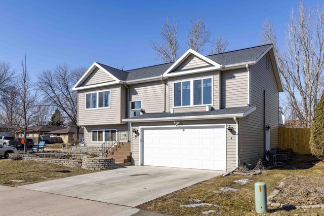 1625 35th Avenue S, Fargo, ND 58104