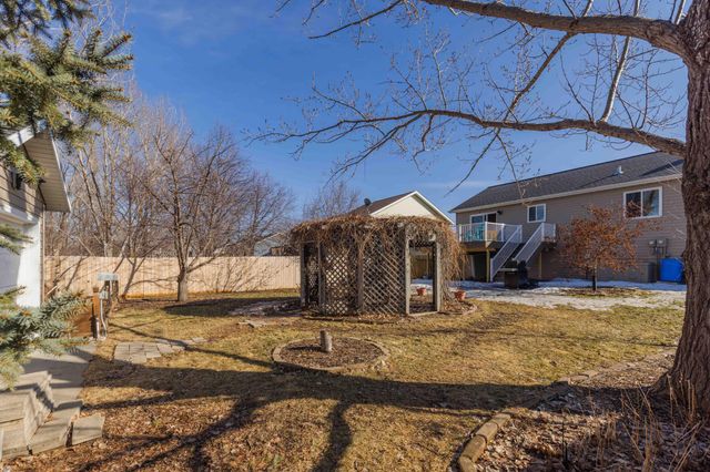 1625 35th Avenue S, Fargo, ND 58104