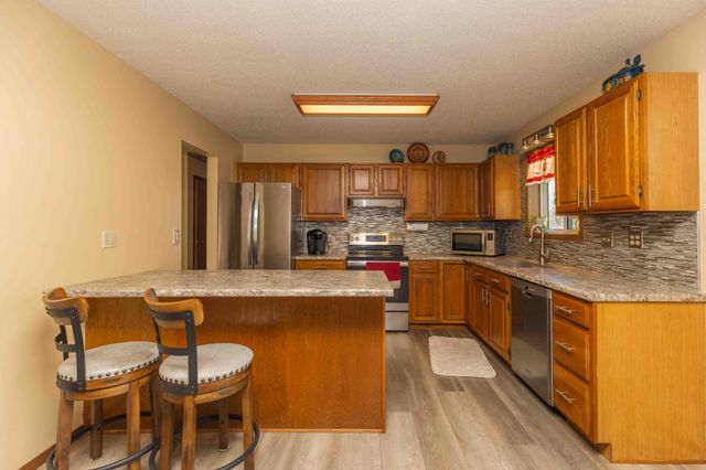 1625 35th Avenue S, Fargo, ND 58104