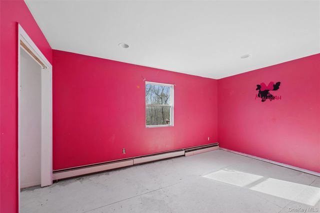 6 1st Avenue, Holtsville, NY 11742