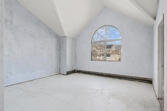 6 1st Avenue, Holtsville, NY 11742