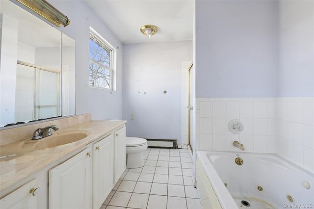 6 1st Avenue, Holtsville, NY 11742