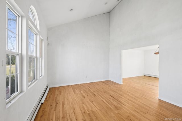 6 1st Avenue, Holtsville, NY 11742