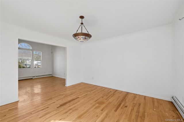 6 1st Avenue, Holtsville, NY 11742