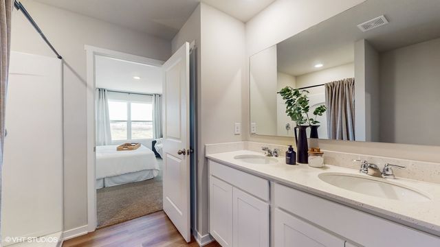 2787 Cecelia Drive, Hiawatha, IA 52233