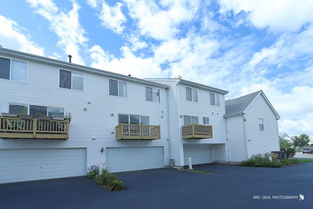 1225 Driftwood Lane, Pingree Grove, IL 60140