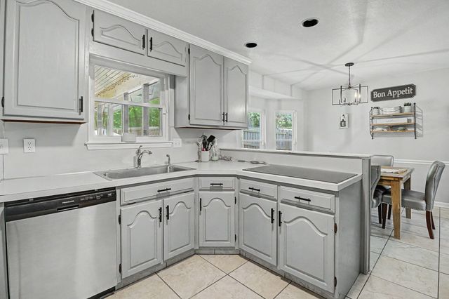 9917 Shore Drive, Soddy Daisy, TN 37379